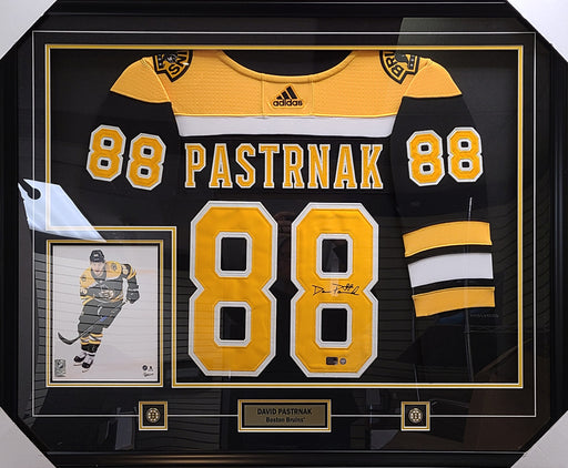 David Pastrnak Signed Framed Boston Bruins Black Adidas Authentic Jersey - Frameworth Sports Canada 