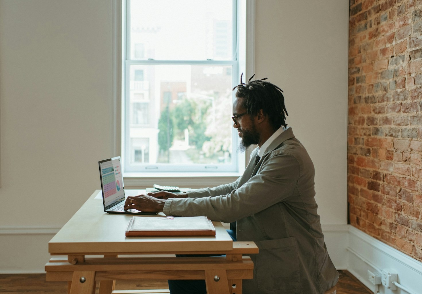 A Step-by-Step Guide to Setting Up Your Ideal Workspace